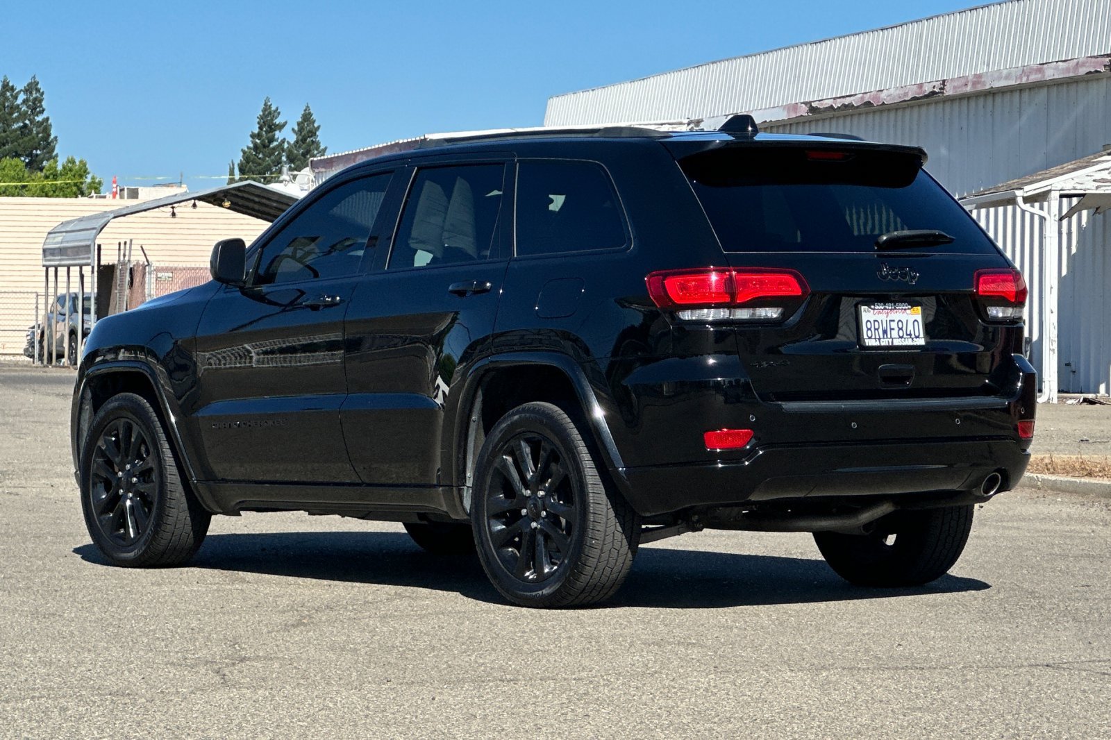 Used 2020 Jeep Grand Cherokee Altitude AWD/4WD image 8