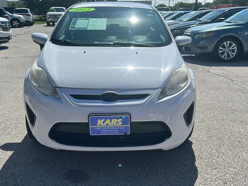 Used 2013 Ford Fiesta SE image 3