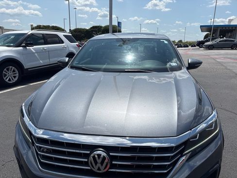 Used 2022 Volkswagen Passat 2.0T R-Line FWD image 2