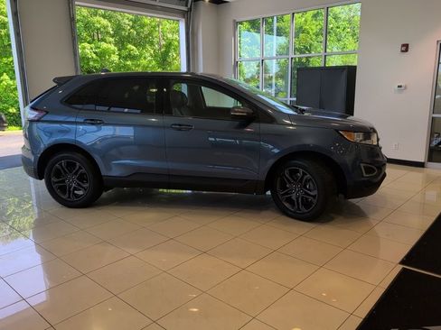 Used 2018 Ford Edge SEL w/ Equipment Group 201A AWD/4WD image 6