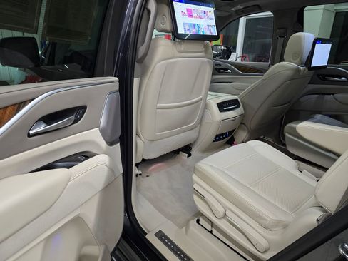 Used 2023 Cadillac Escalade Sport Platinum AWD/4WD image 33