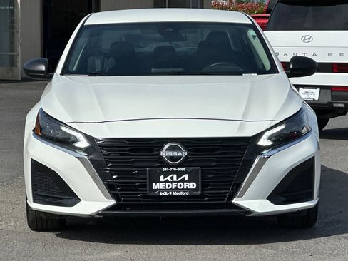 Used 2025 Nissan Altima 2.5 SV FWD image 10