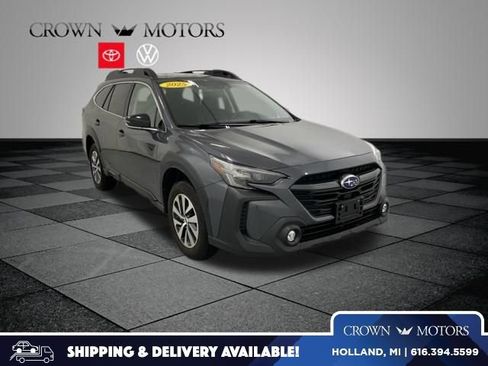 Used 2025 Subaru Outback Premium AWD/4WD image 1