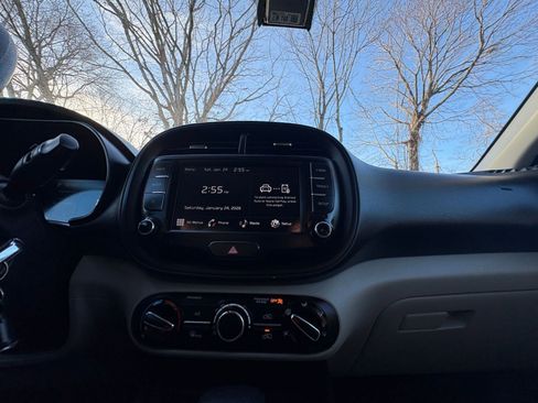 Used 2025 Kia Soul LX w/ LX Technology Package image 17