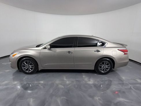 Used 2015 Nissan Altima 2.5 S w/ Special Edition Package FWD image 6