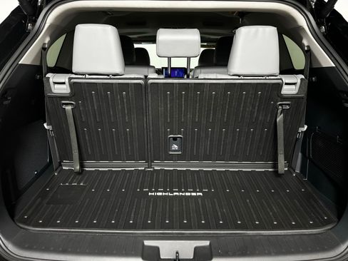 Certified 2026 Toyota Highlander Limited image 29