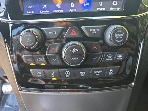 Used 2020 Jeep Grand Cherokee Altitude RWD image 25