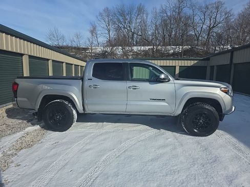 Certified 2022 Toyota Tacoma SR5 w/ Black Out Package (TMS) image 8