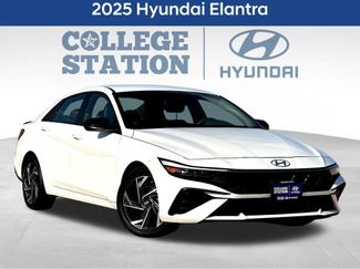 Used 2025 Hyundai Elantra Sport FWD video 1