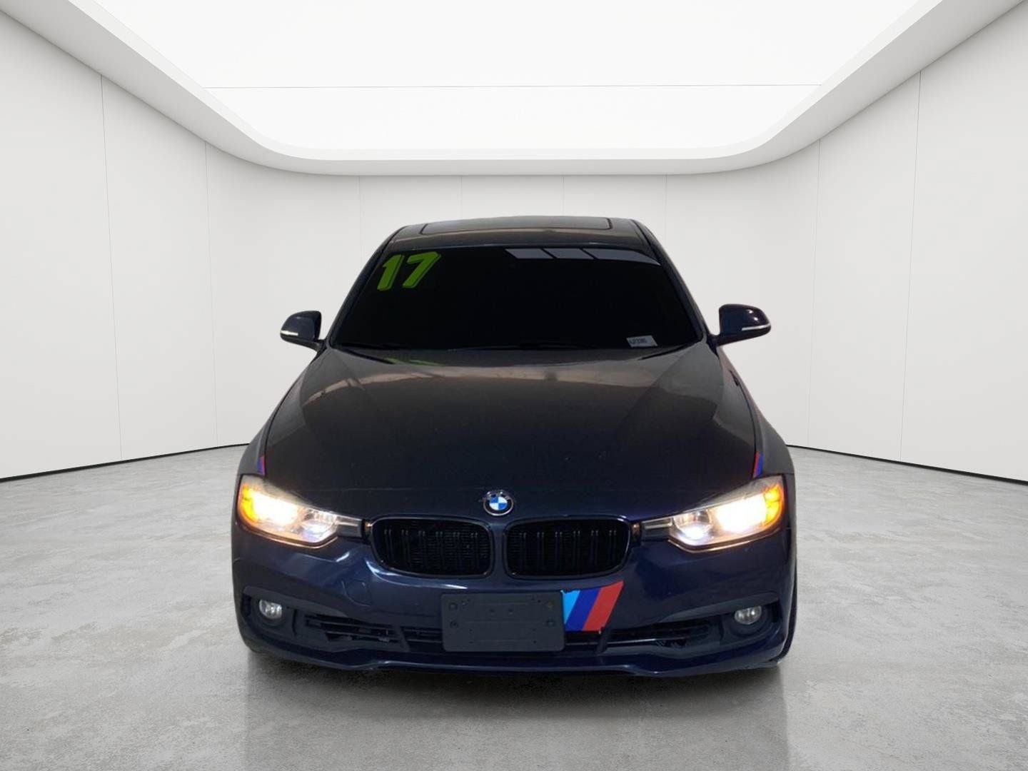 Used 2017 BMW 320i xDrive Sedan AWD/4WD image 2