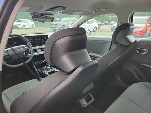 Certified 2025 Kia K4 FWD image 12