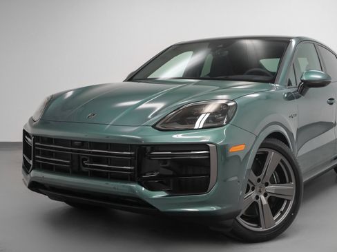 New 2025 Porsche Cayenne Turbo image 7