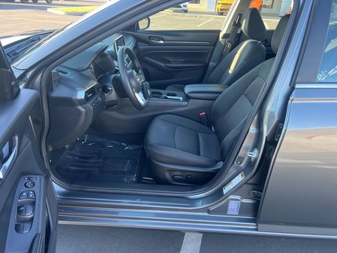 Used 2025 Nissan Altima 2.5 SV FWD image 20