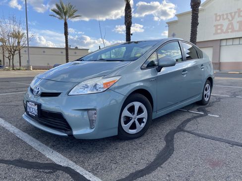 Used 2015 Toyota Prius Two image 1