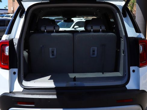Used 2020 GMC Acadia SLT w/ LPO, Cargo Package FWD image 23