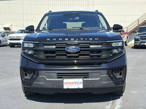 Used 2025 Ford Expedition Active AWD/4WD image 3