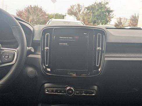 Used 2023 Volvo XC40 Recharge Ultimate image 20