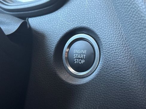 Certified 2025 Toyota Corolla SE image 25