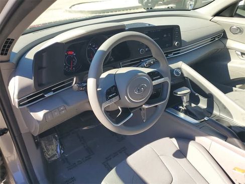 Used 2023 Hyundai Elantra SE image 21