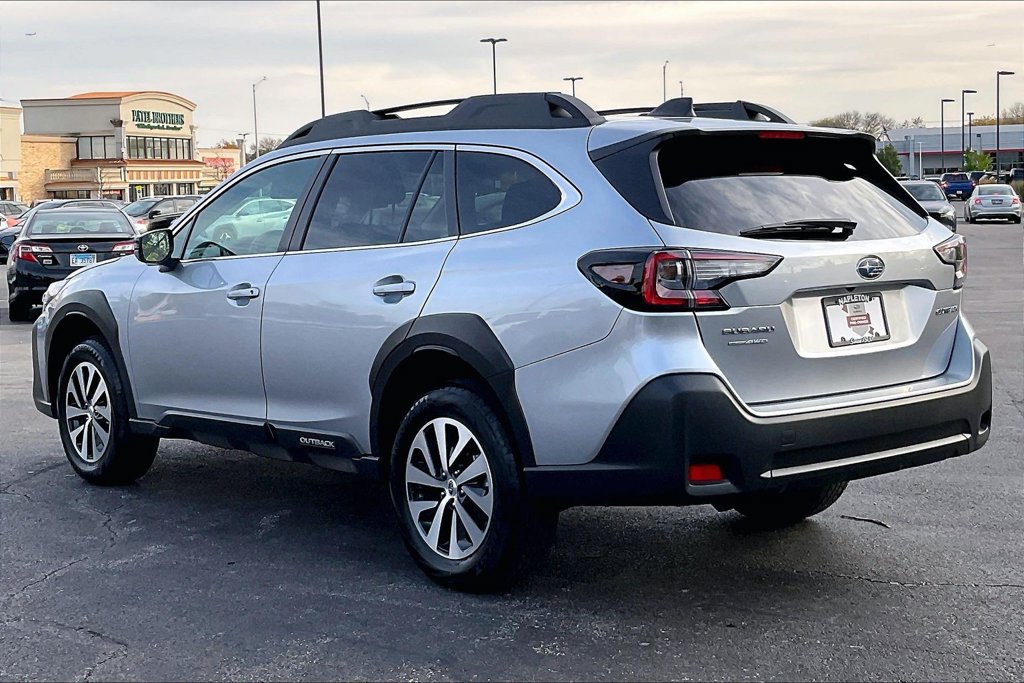 Certified 2025 Subaru Outback Premium AWD/4WD image 13