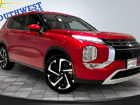 Used 2024 Mitsubishi Outlander SE image 3