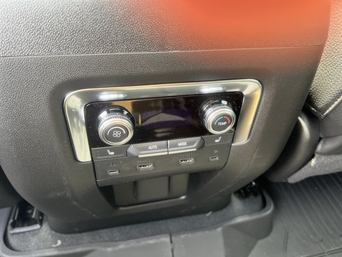 New 2026 GMC Yukon Denali w/ Denali Reserve Package AWD/4WD image 15