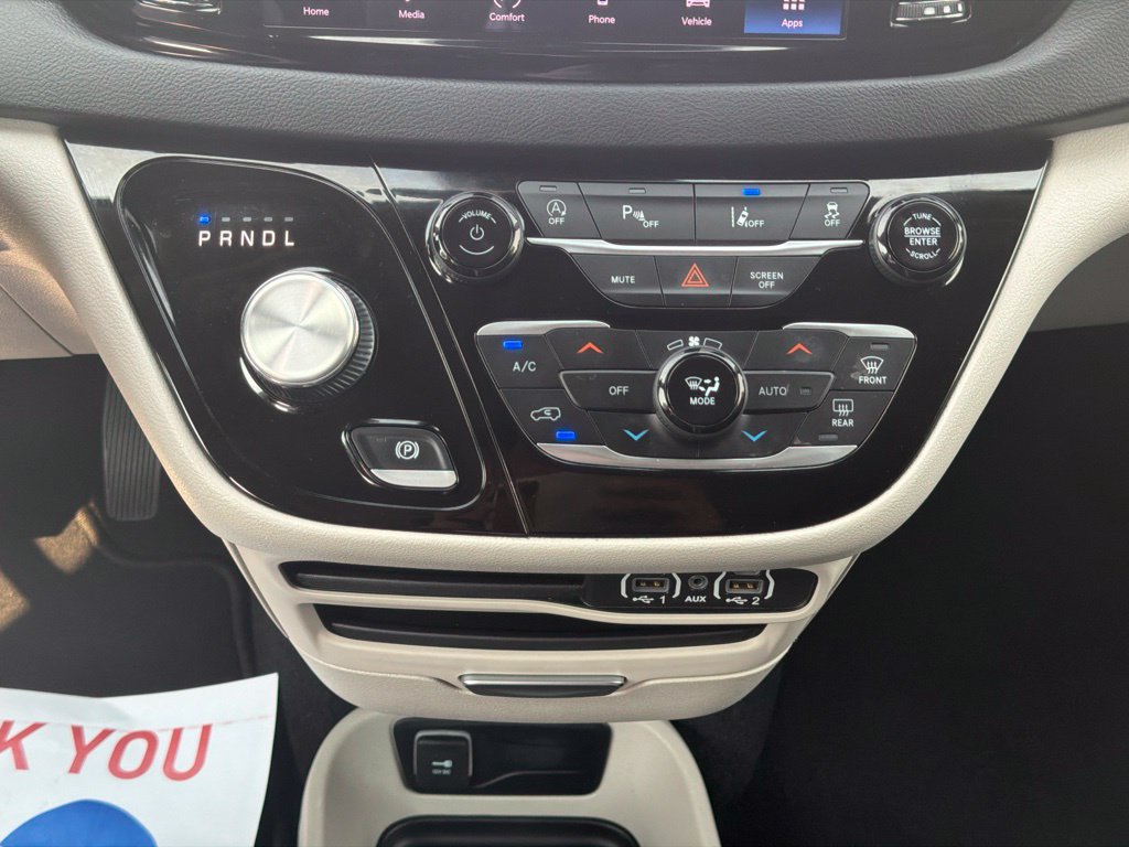 Used 2023 Chrysler Pacifica Touring-L FWD image 13