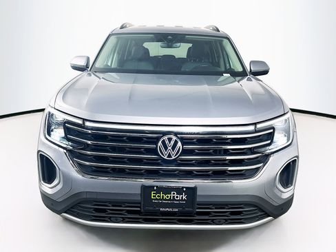 Used 2025 Volkswagen Atlas SE image 2