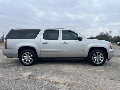 Used 2010 GMC Yukon XL Denali image 5