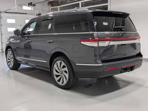 Used 2023 Lincoln Navigator Reserve AWD/4WD image 10