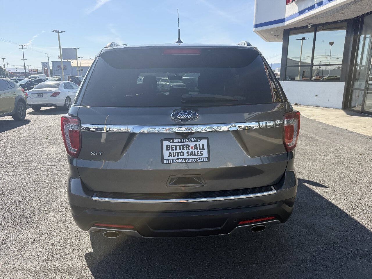 Used 2018 Ford Explorer XLT w/ Equipment Group 202A FWD image 6