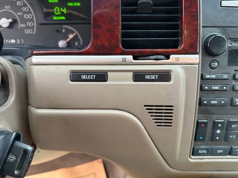 Used 2003 Lincoln Town Car Cartier image 13