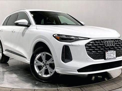 Used 2025 Audi Q5 Premium w/ Convenience Package image 10