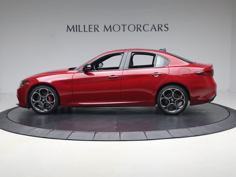 Used 2023 Alfa Romeo Giulia Veloce AWD/4WD image 3