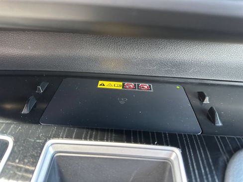Used 2025 Toyota Sienna LE AWD/4WD image 25