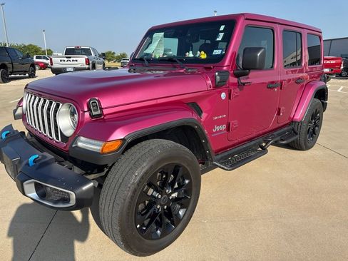 Used 2024 Jeep Wrangler Unlimited Sahara AWD/4WD image 3