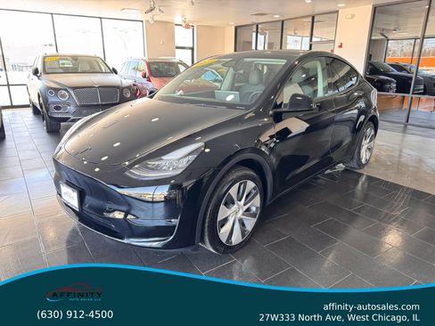 Used 2023 Tesla Model Y Long Range image 1
