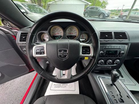 Used 2011 Dodge Challenger RWD image 12