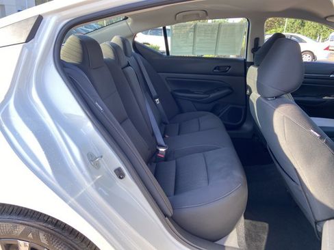 Used 2025 Nissan Altima 2.5 SV FWD image 14