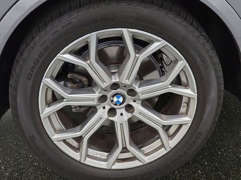 Used 2025 BMW X7 xDrive40i w/ Premium Package image 24