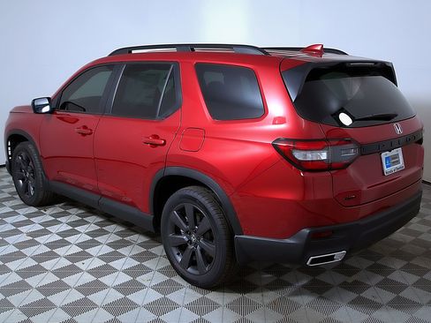Certified 2025 Honda Pilot Sport image 9