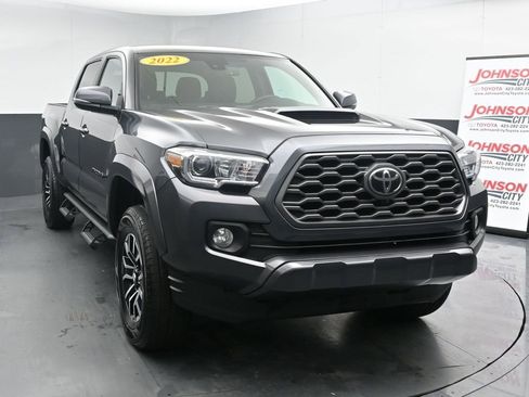 Used 2022 Toyota Tacoma TRD Sport image 3