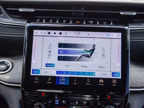 Used 2023 Jeep Grand Cherokee Limited w/ Luxury Tech Group II image 15