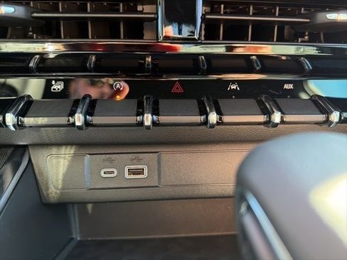 Used 2025 GMC Canyon Elevation w/ Convenience Package image 18