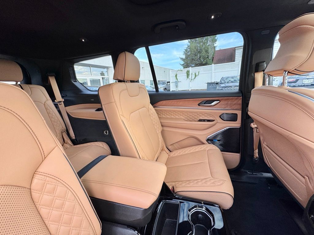Used 2023 Jeep Grand Cherokee L Summit AWD/4WD image 23