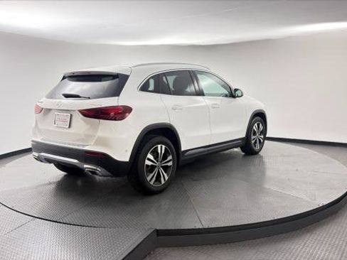 Used 2025 Mercedes-Benz GLA 250 4MATIC w/ Winter Package image 8