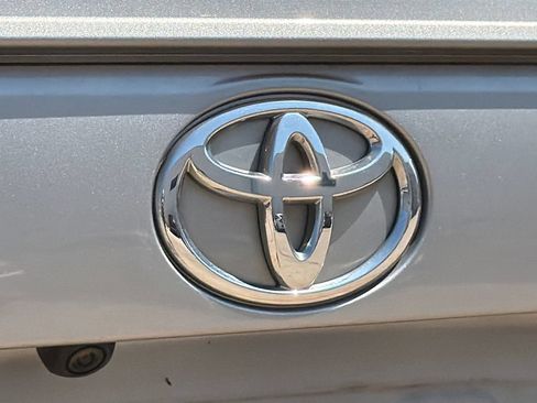 Used 2019 Toyota RAV4 LE FWD image 8
