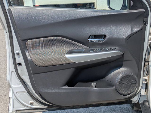 Used 2018 Nissan Kicks SV FWD image 6