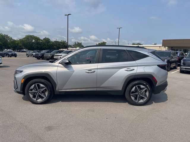 Certified 2025 Hyundai Tucson SEL AWD/4WD image 2