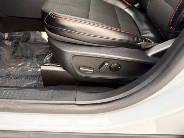 Used 2025 Ford Escape ST-Line AWD/4WD image 12
